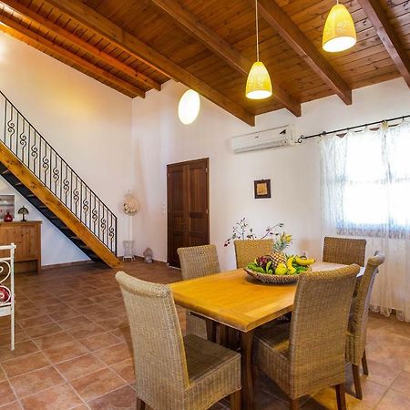 פליראקי Sunny Countryside Villa - With Private Pool מראה חיצוני תמונה