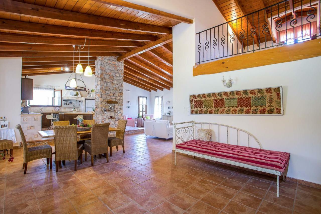 פליראקי Sunny Countryside Villa - With Private Pool מראה חיצוני תמונה