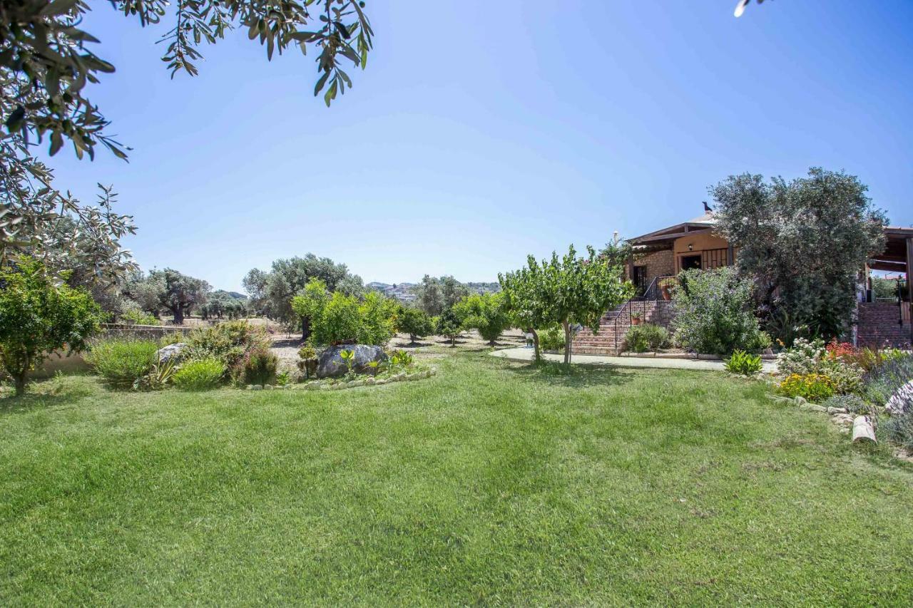 פליראקי Sunny Countryside Villa - With Private Pool מראה חיצוני תמונה