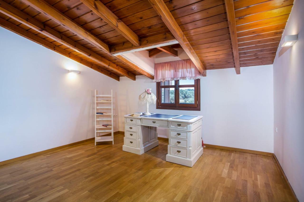 פליראקי Sunny Countryside Villa - With Private Pool מראה חיצוני תמונה
