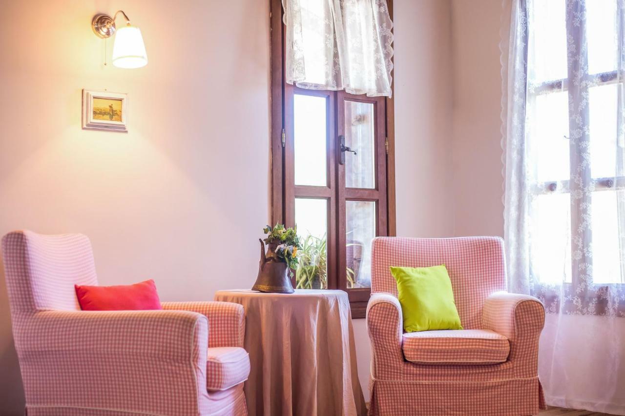 פליראקי Sunny Countryside Villa - With Private Pool מראה חיצוני תמונה