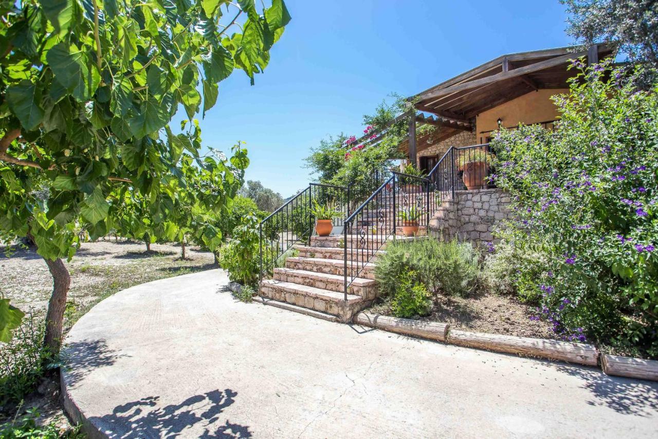 פליראקי Sunny Countryside Villa - With Private Pool מראה חיצוני תמונה