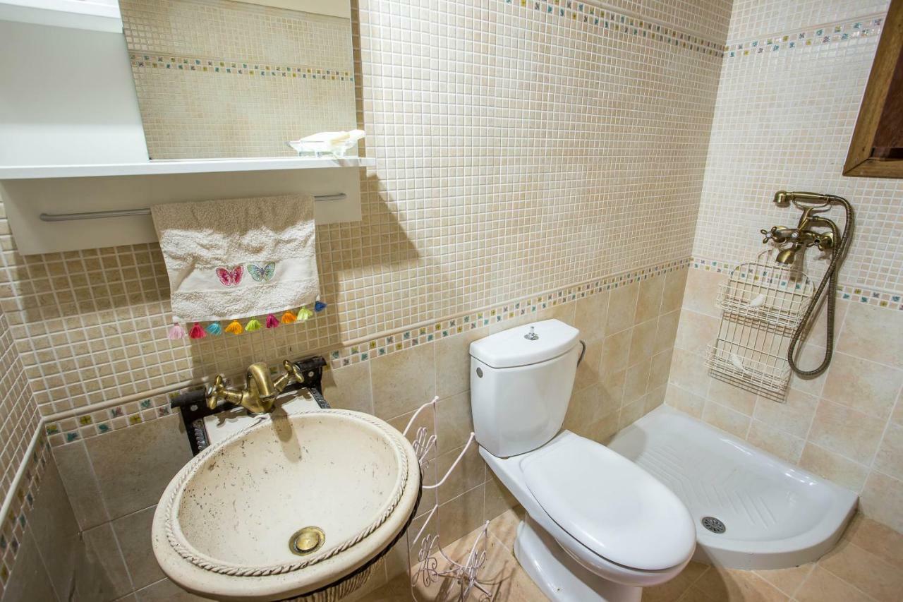 פליראקי Sunny Countryside Villa - With Private Pool מראה חיצוני תמונה