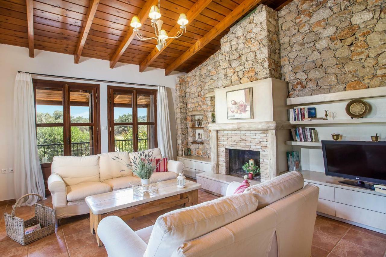 פליראקי Sunny Countryside Villa - With Private Pool מראה חיצוני תמונה