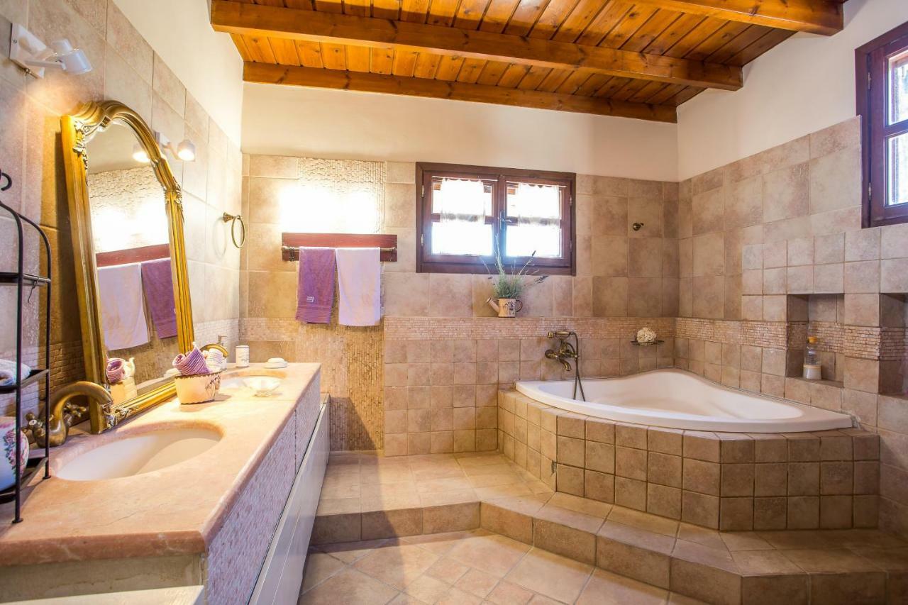 פליראקי Sunny Countryside Villa - With Private Pool מראה חיצוני תמונה
