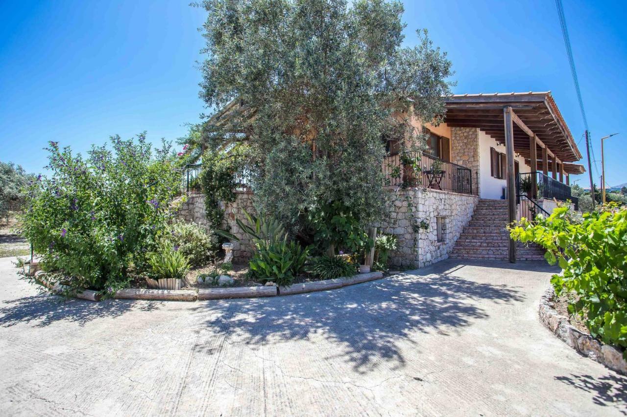 פליראקי Sunny Countryside Villa - With Private Pool מראה חיצוני תמונה